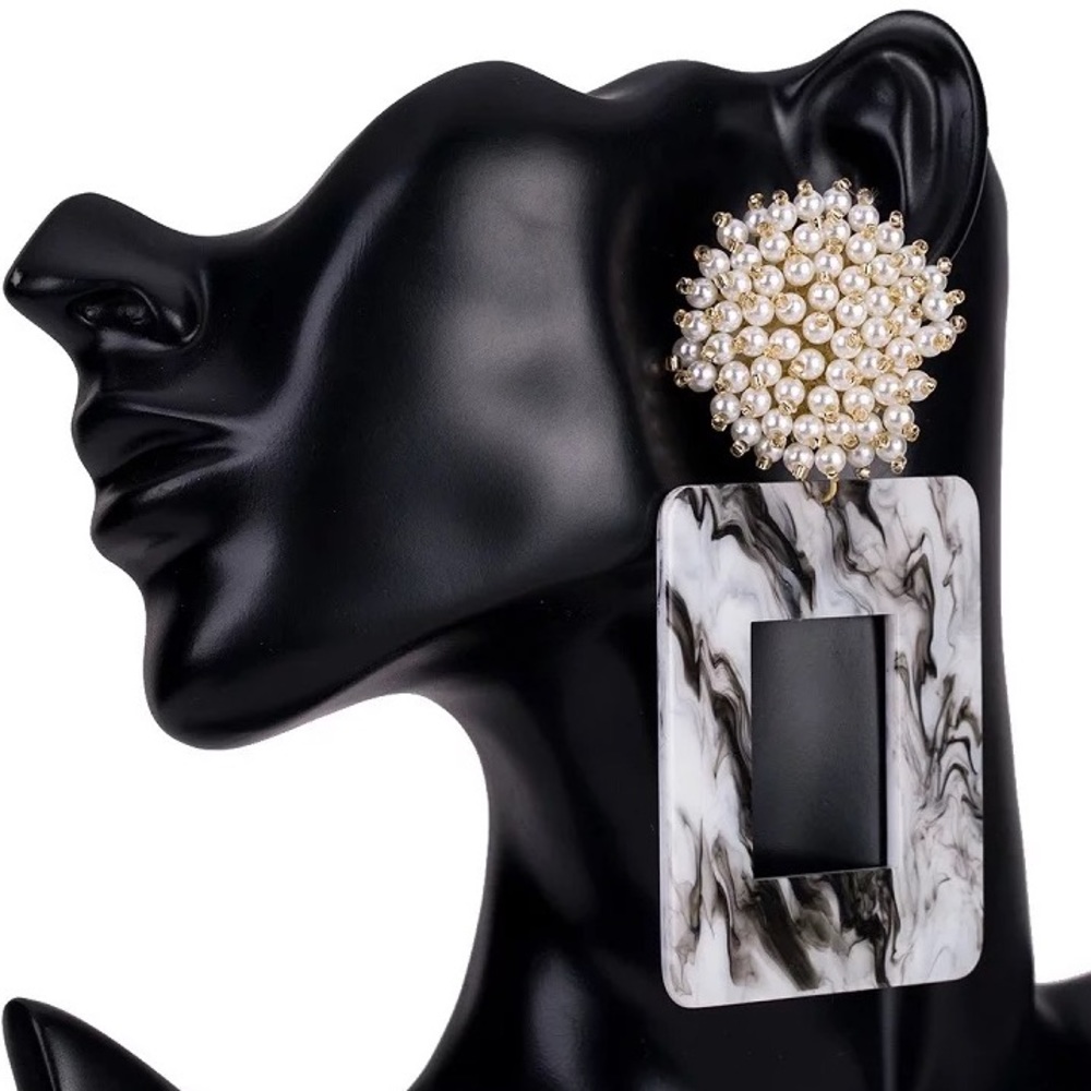 Luxe Dangling Fashion Earrings
